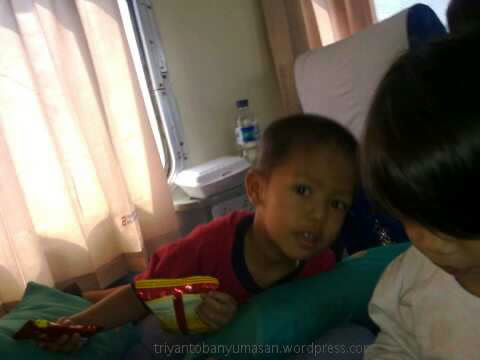 bercanda di kereta.jpg