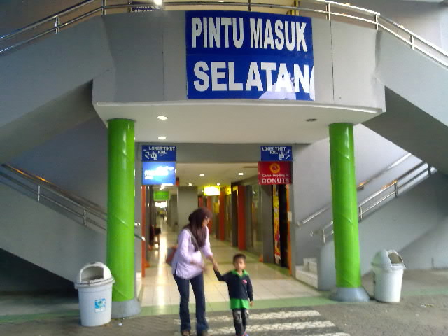gerbang gambir selatan.jpg