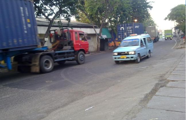 lobang jalan lodan raya ditambal