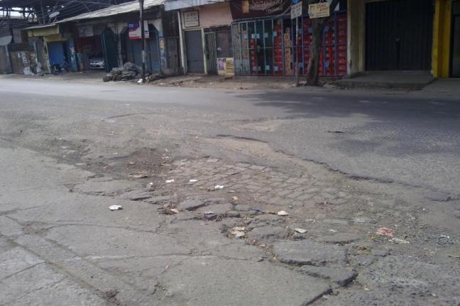 lobang jalan lodan raya