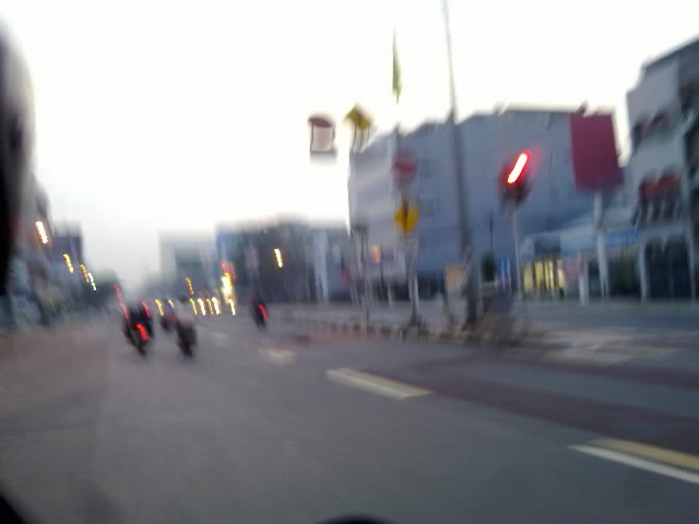 menyerobot lampu merah.jpg