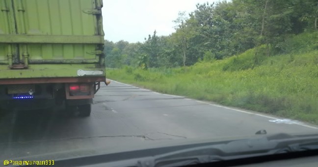 jalan baru alas roban rusak.jpg