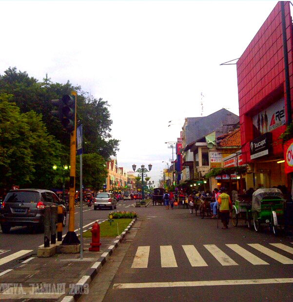 jalan malioboro, becak, delman, yogyakarta