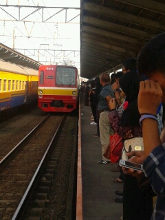 stasiun bekasi.jpg