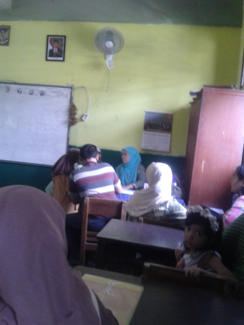 Antri pembagian rapor