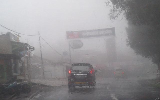 subang hujan dan berkabut