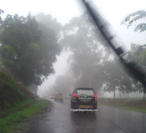 subang hujan lebat dan kabut