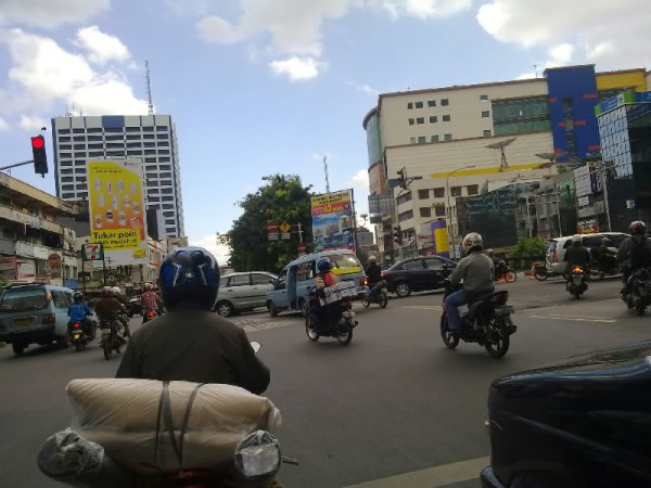 lampu-merah-gajah-mada.jpg image