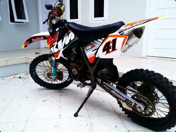 modifikasi yamaha  F1ZR jadi motor tril