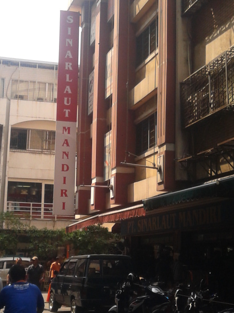 Toko yang dituju tapi antrinya gak nahan