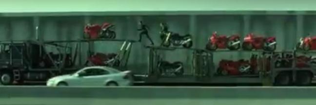 lompat ke truck pengangkut ducati 996