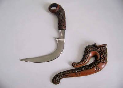 kerambit-senjata-tradisional-minangkabau-dalam-serial-halfworlds-hbo-asia