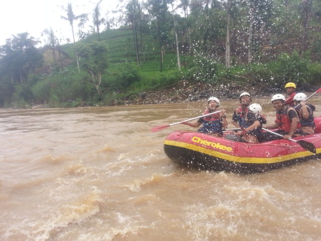Rafting-cherokee-adventure-citatih-sukabumi1