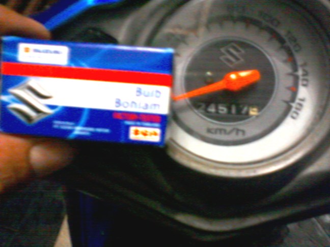 ganti-bohlam-lampu-rem-suzuki-skydrive