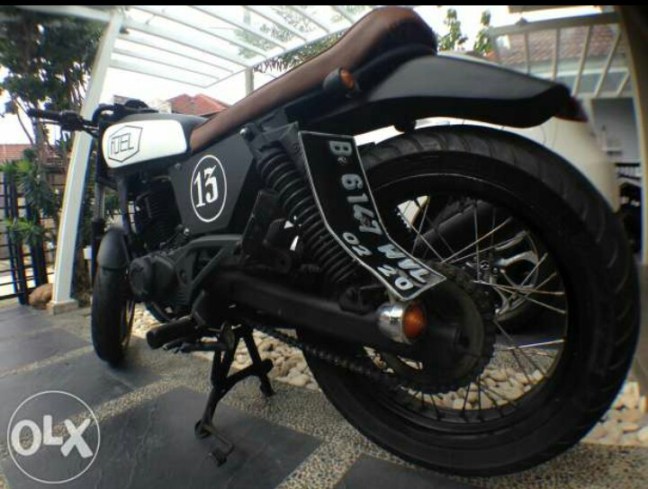 modifikasi-pulsar-220-klasik-cafe-racer-buntut.jpg image
