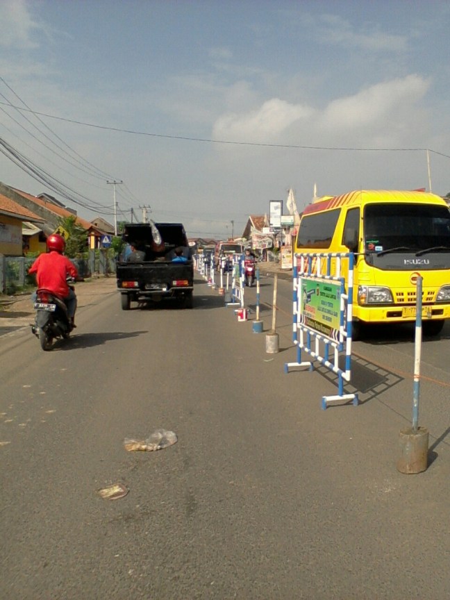Jalan Syeh Quro perlintasan sudah di portal