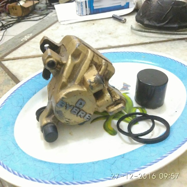Kaliper rem belakang bajaj