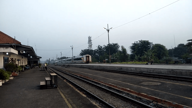 Kereta Api Lokal, Sahabat Baru Saya | Triyanto Banyumasan Blog's